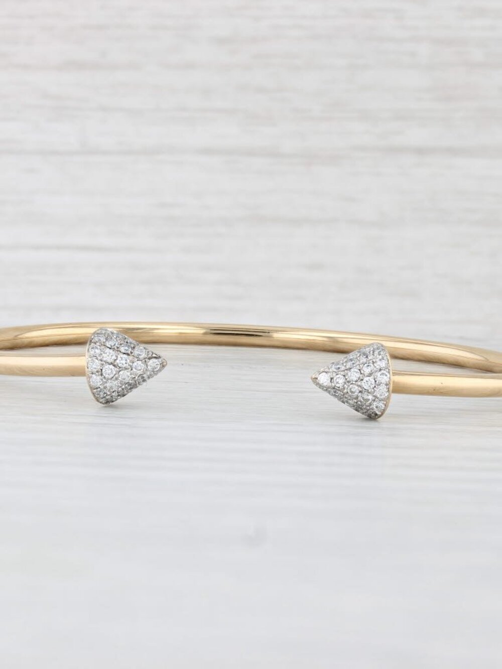 0.32ctw Diamond Tipped Cuff Bracelet 18k Yellow Gold 6.75"